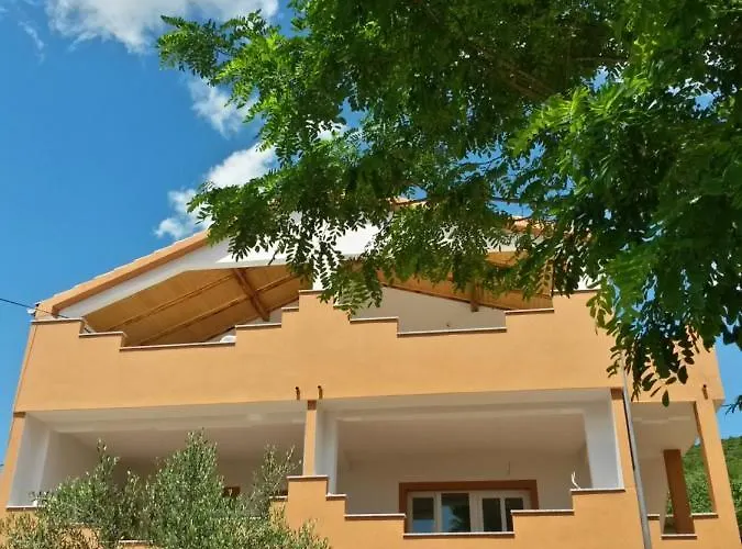 Apartments 4M